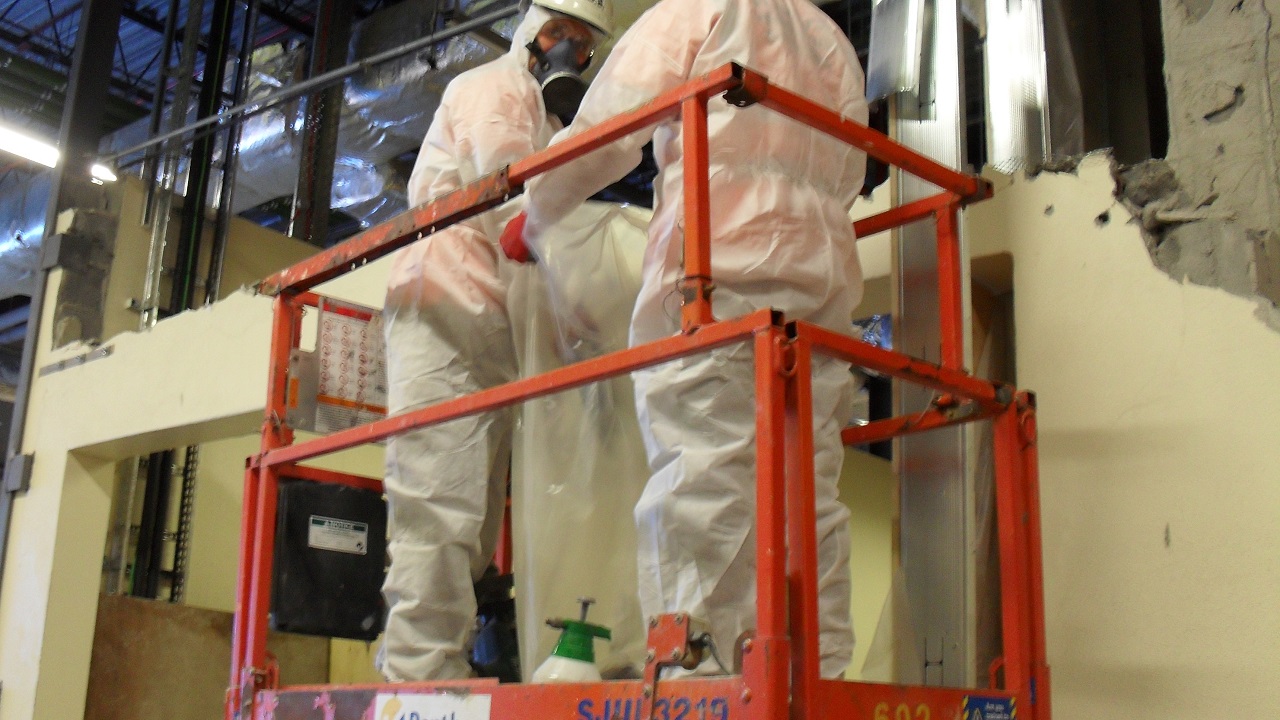 asbestos removal taking place safely